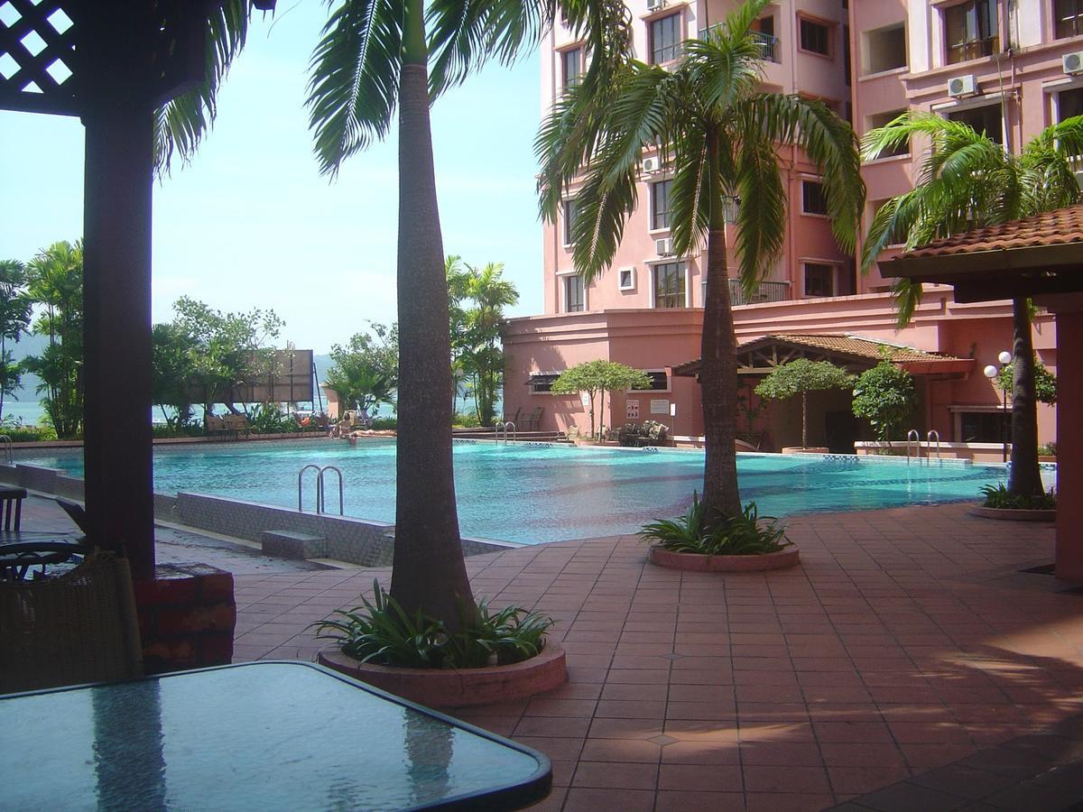 Marina Aparthotel 2*